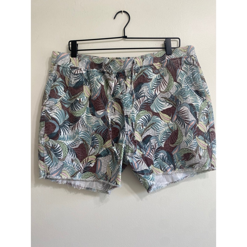 Tropical Boho Royalty for Me Women Large Multi Color Palm Leaf Frayed Hem Shorts